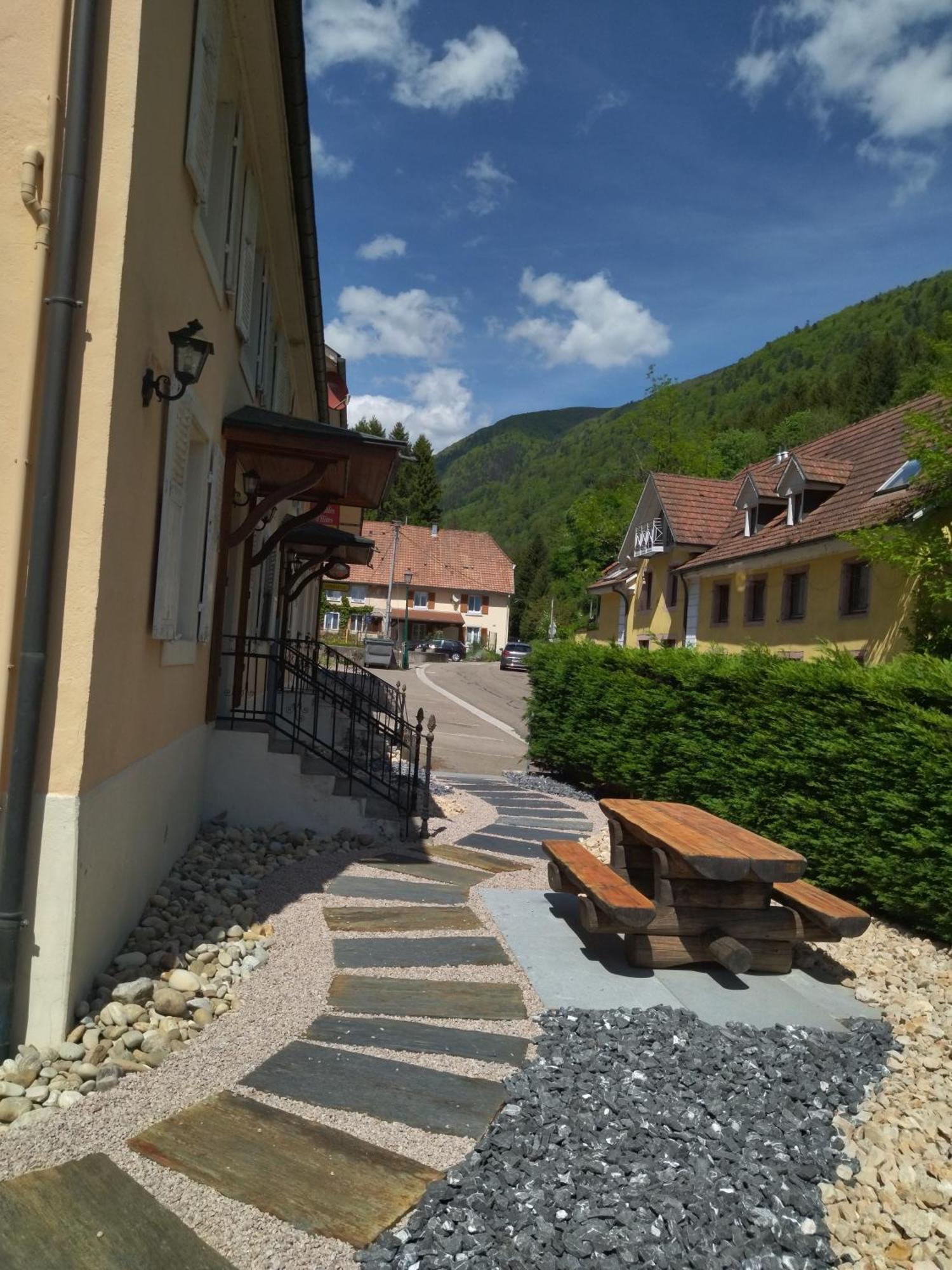 Le Soleil Bed and Breakfast Wildenstein Exteriör bild